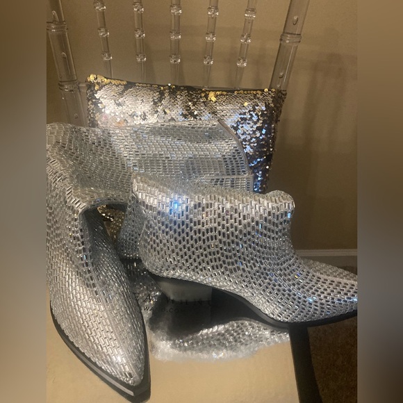 SOLD! Ladies Silver Cowboy Boots (Size 8) - Picture 3 of 5